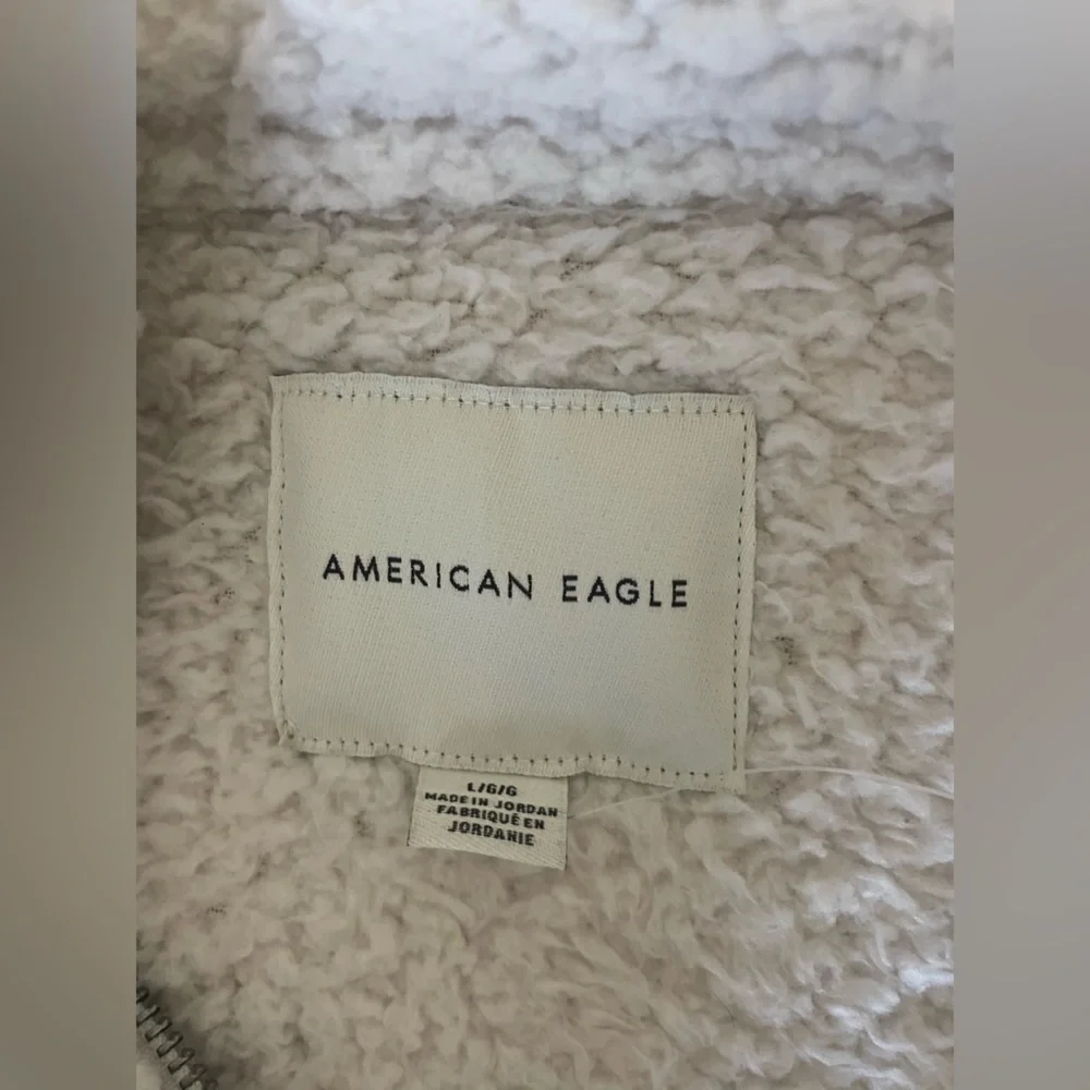 American‎ Eagle Outfitters Cream sherpa pull over Jacket. 1/4 zip. Women size L
